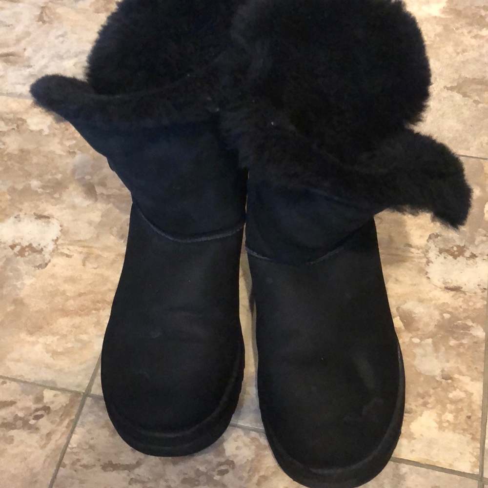 BAILEY BUTTON II used authentic Ugg boot.